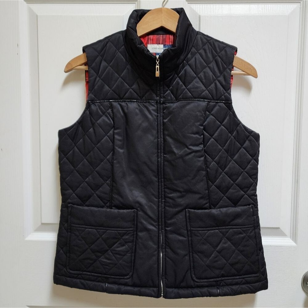 Jones Wear Vest Womens M Black Quilted Lined Zip Mock Sleeveless Gorpcore Hiking